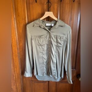Chico's Platinum Sage Green Casual Button-Down Shirt